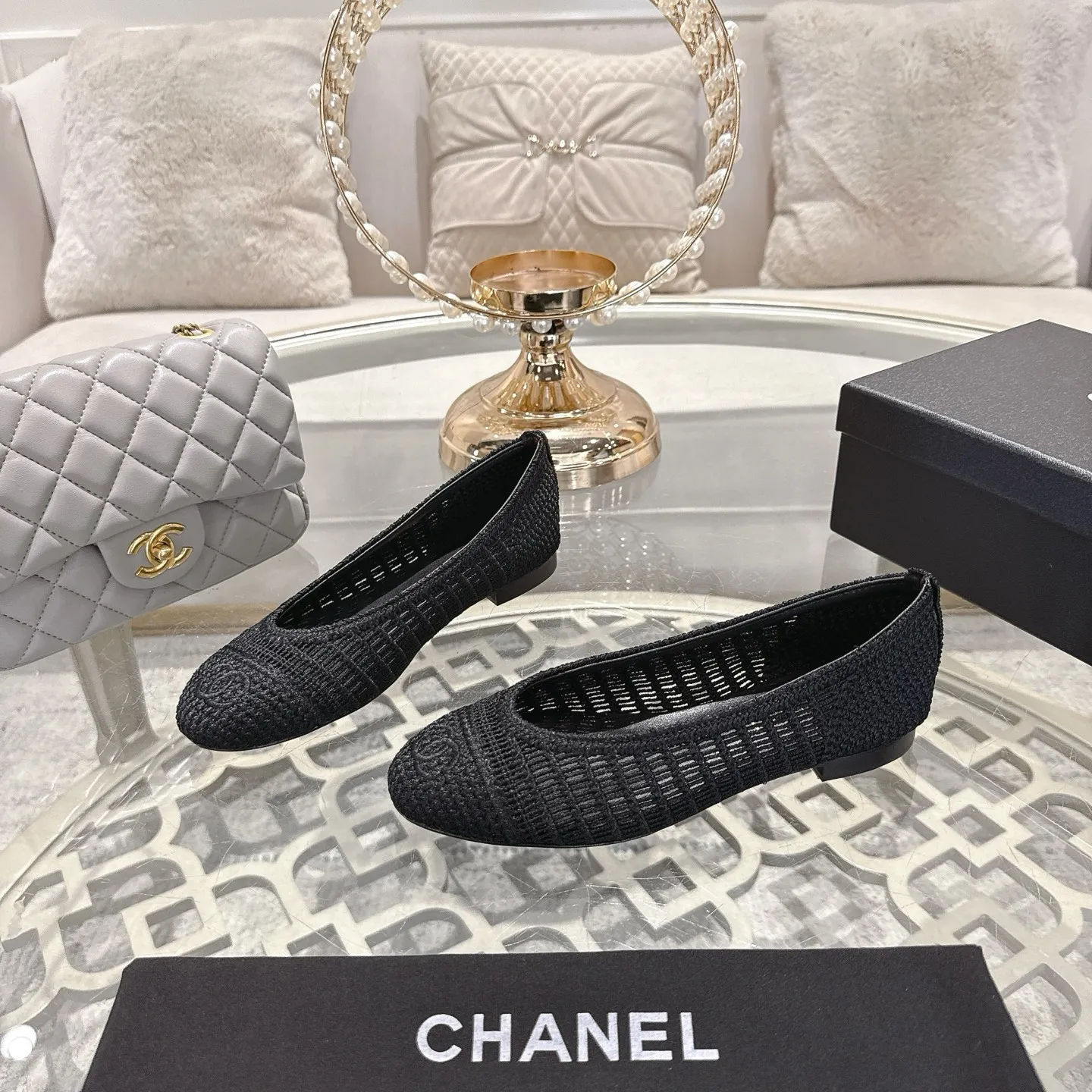💕💕Factory direct selling price p540💕💕 Chanel 25SS finally releases woven ballet shoes‼ ️ Shoes worthy of their own article, I have to say that they are finally waiting for you! So elegant and chill. Wear it in the summer to enjoy the breeze and walk on the street. Round square toe design. Cute and cute~ The appearance is super online. When you wear it, you will feel like a wealthy daughter. I thought it was good-looking. Only when I put it on my feet do I know how easy it is to wear~ Upper: Exclusive custom-made mesh (comfortable and breathable) Foot pad: Sheepskin Outsole: Genuine leather sole imported from Italy Size: 35-39 (customized at 40.41.42)